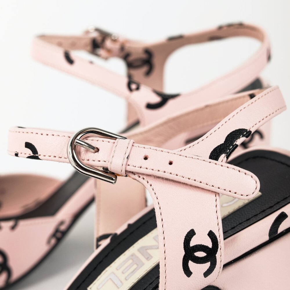 Chanel 22S Light Pink CC-Print Leather Sandals - Picture 9 of 11